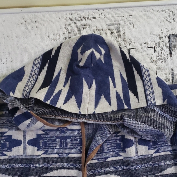 NEW WITH TAGS tribal throw sweater - Picture 4 of 4